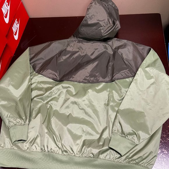 Nike Mens Green Sportswear Long Sleeve Full Zip Pockets Hooded Windrunner Jacket - Picture 2 of 12